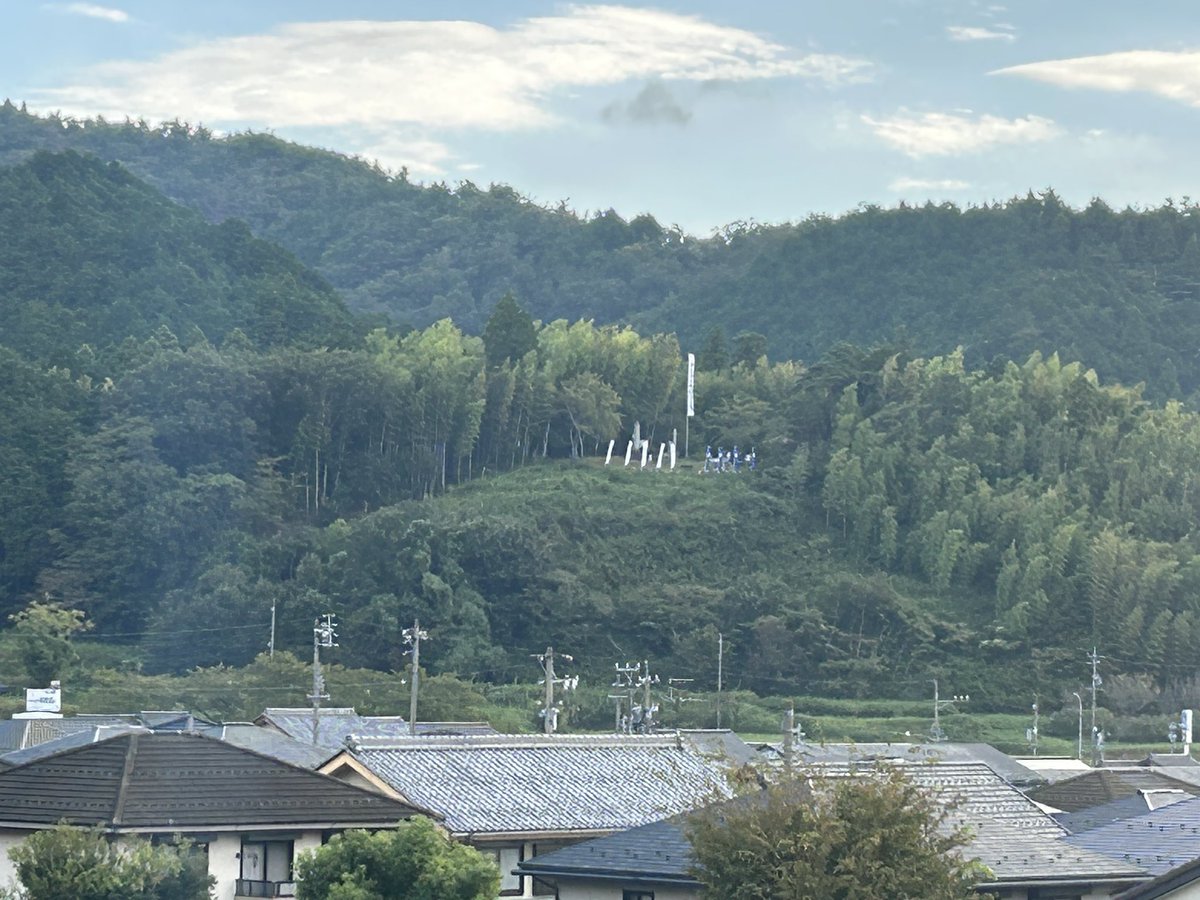 おはようございます。
今朝の関ケ原はようやく秋らしくなってきました。
このあと、8時に開戦ののろしを合図に #関ケ原合戦の日 開始です！

sekigahara1600.com/event/20250811…

#関ケ原2025 
#関ヶ原2025