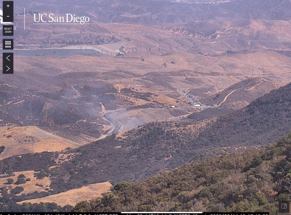 Angeles_NF's tweet photo. #TownFire - Brush Fire, SB I-5 s/o Templin Hwy

ANF Firefighters on scene. 2 acres, moderate rate of spread. Fire knocked down.

@CaltransDist7 @CHP_Newhall @LACoFDPIO https://t.co/eZTkfrfnpD