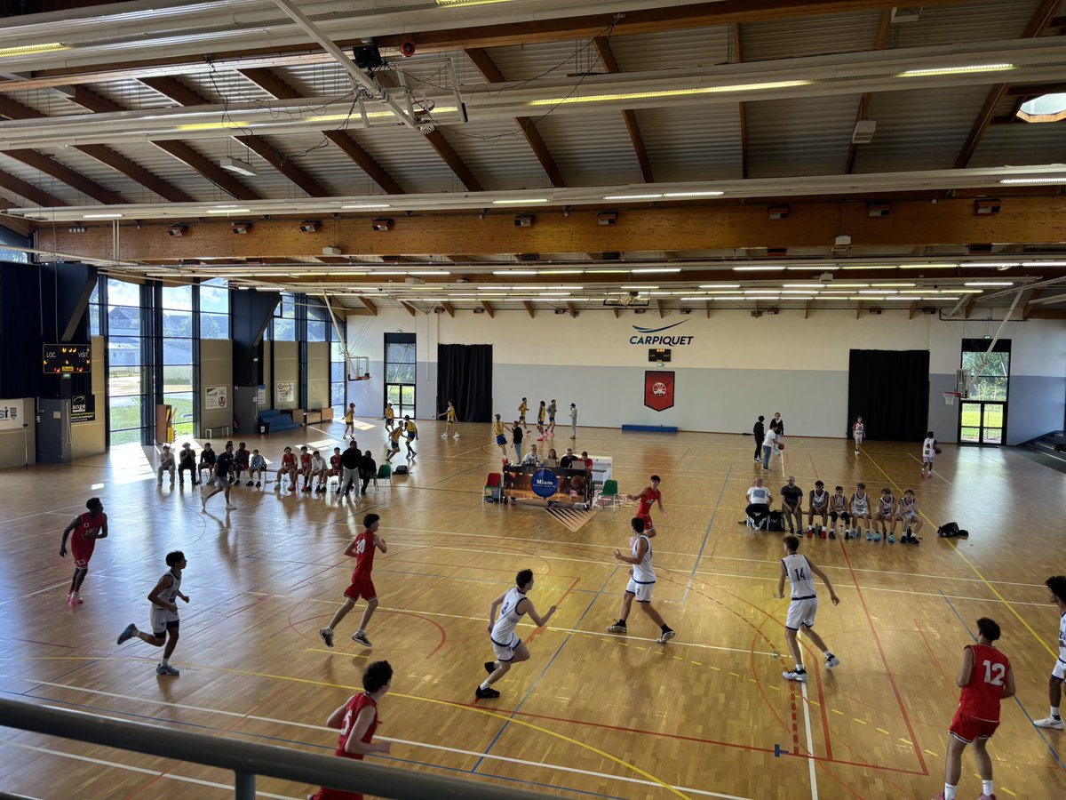 ✨ Retour en images sur ce week-end à #Carpiquet :
🩸 42 donneurs mobilisés pour la collecte de sang, un grand merci à vous 🙏
💃 Thé dansant animé par la superbe Marion
🏀 Séance d’arbitrage au club de basket