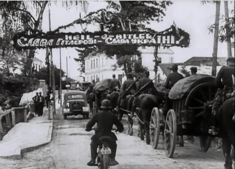 "Heil Hitler , Glory to Nazis , Slava Ukraini ! "

 Ukranian welcome banner for the German troops . 1941.