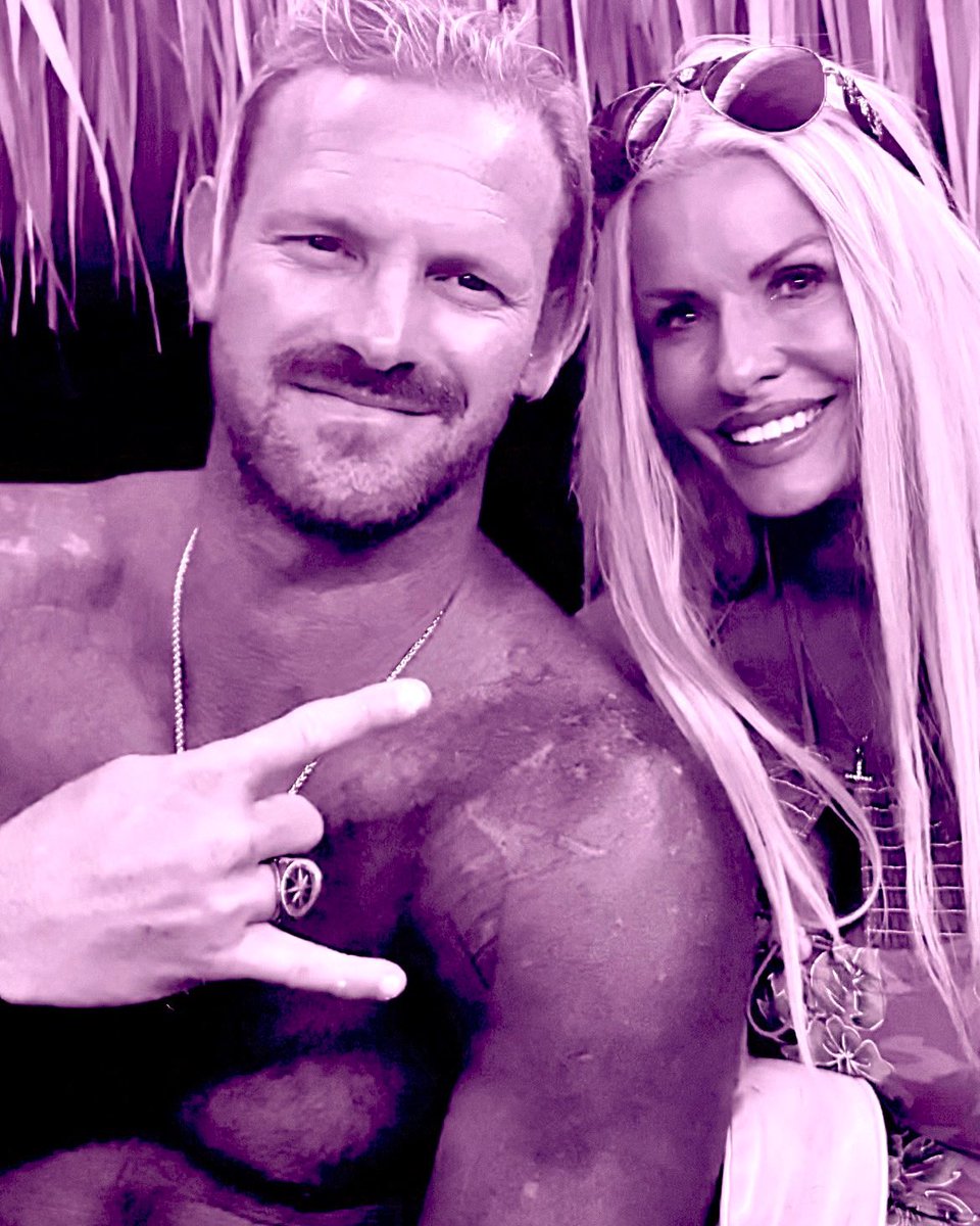 DADDYRyanR's tweet image. Sun day funday board GETITGOINGTIKIRIDE.om with Ginger and my son mako #Sundayfunday #GETITGOING