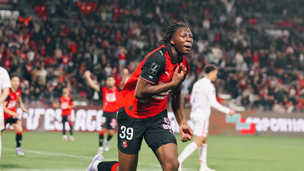 🔴⚫ La folle soirée de Kader Meïté avec le Stade Rennais contre Lyon (3-1) en Ligue 1. #SRFCOL 

69' ➡️ Entre en jeu à 0-1
75' 🟥 Provoque le rouge
80' 🎯 Dernier passeur pour Rouault
90'+3 ⚽ Tireur sur le CSC du 2-1
90'+5 ⚽ Buteur du 3-1
🔥 Clapping
🔗 rougememoire.com/player/kader-m…