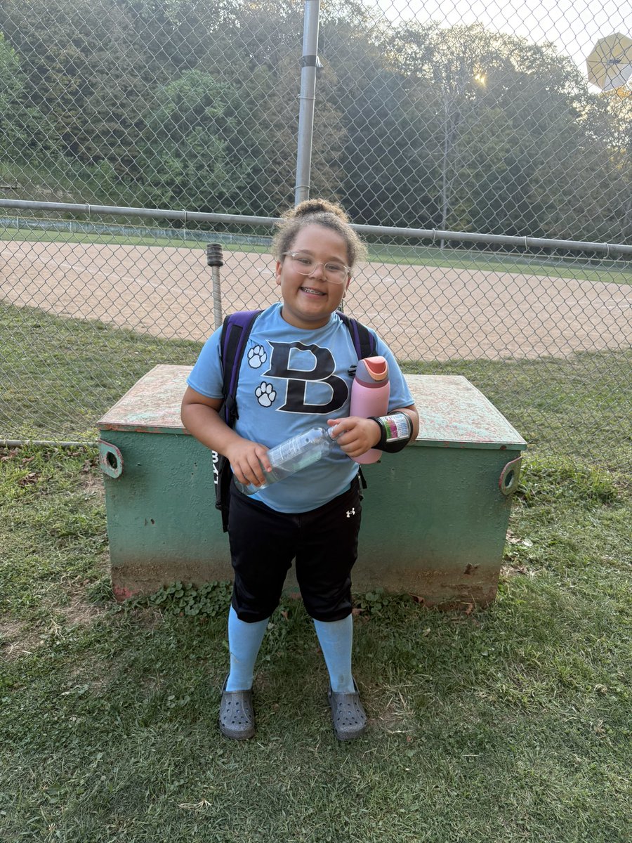 Pittsburgh DEVIL DOGS 10U goes 4-0 today in the “friendly round robin”! Pittsburgh Predators ☑️ North Star ☑️ West Point Warhawks ☑️ Pittsburgh Lady Road Runners ☑️…develop and keep getting better!! 🥎 Aniya hit a double and triple today!!🥎