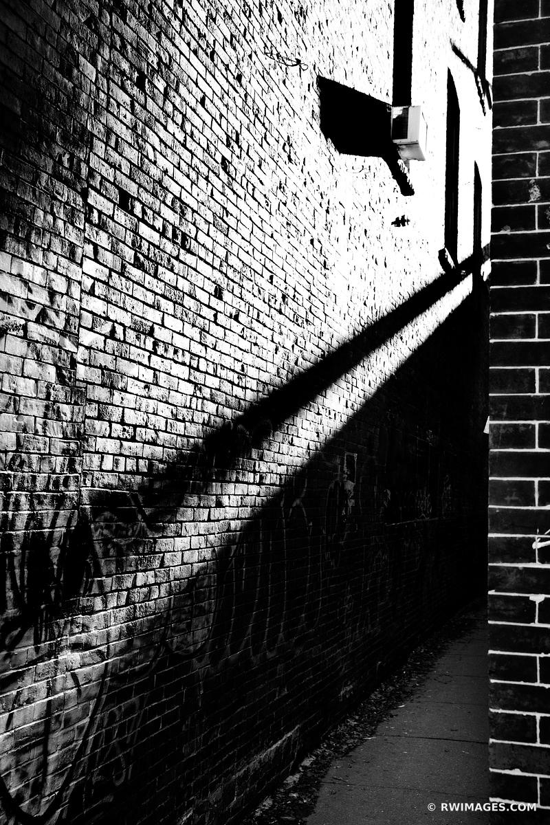 DOWNTOWN ALLEY PORTLAND MAINE BLACK AND WHITE phot.dk/6gz/s8