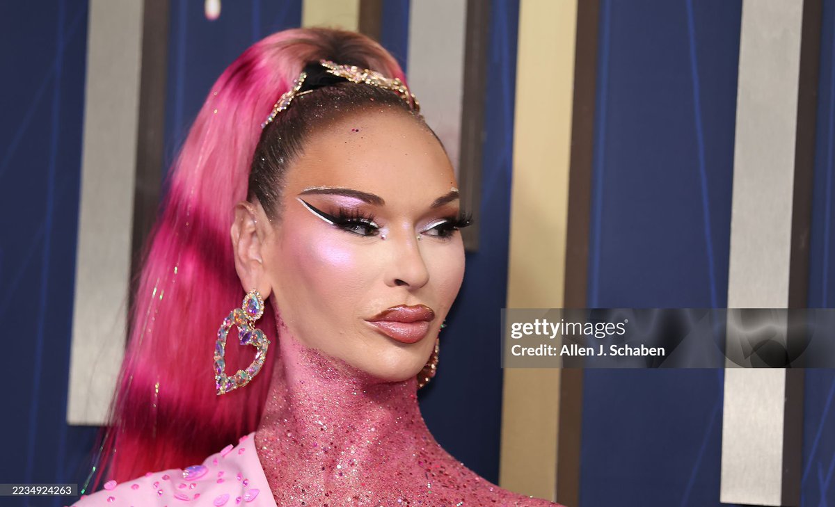 meanlexbian's tweet photo. her mug is so fierce i almost DIED. https://t.co/VCuzlgJqsG