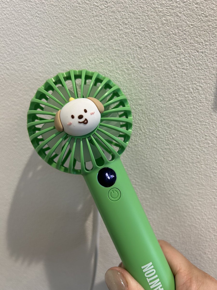 全然買う予定じゃなかったのに
サイズ感とバッテリー残量分かるの
めちゃくちゃいい😊🧡