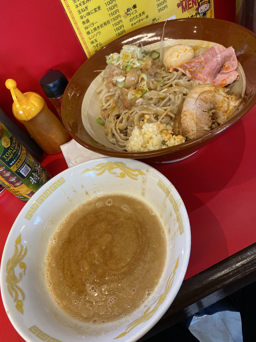 それいけ！たかちゃんラーメン群馬千代田店
つけ麺大、麺増し2
F)ヤサイ少なめ、ニンニク、アブラ、ネギ、ローストポーク、ラー油

前回基本つけ麺、今日は隠れTPのラー油をプラス🤤
前回よりパンチはあるけど丸みのある味に😍✨
本日も美味しく頂き
店長、スタッフの皆様ありゴチです😋✨