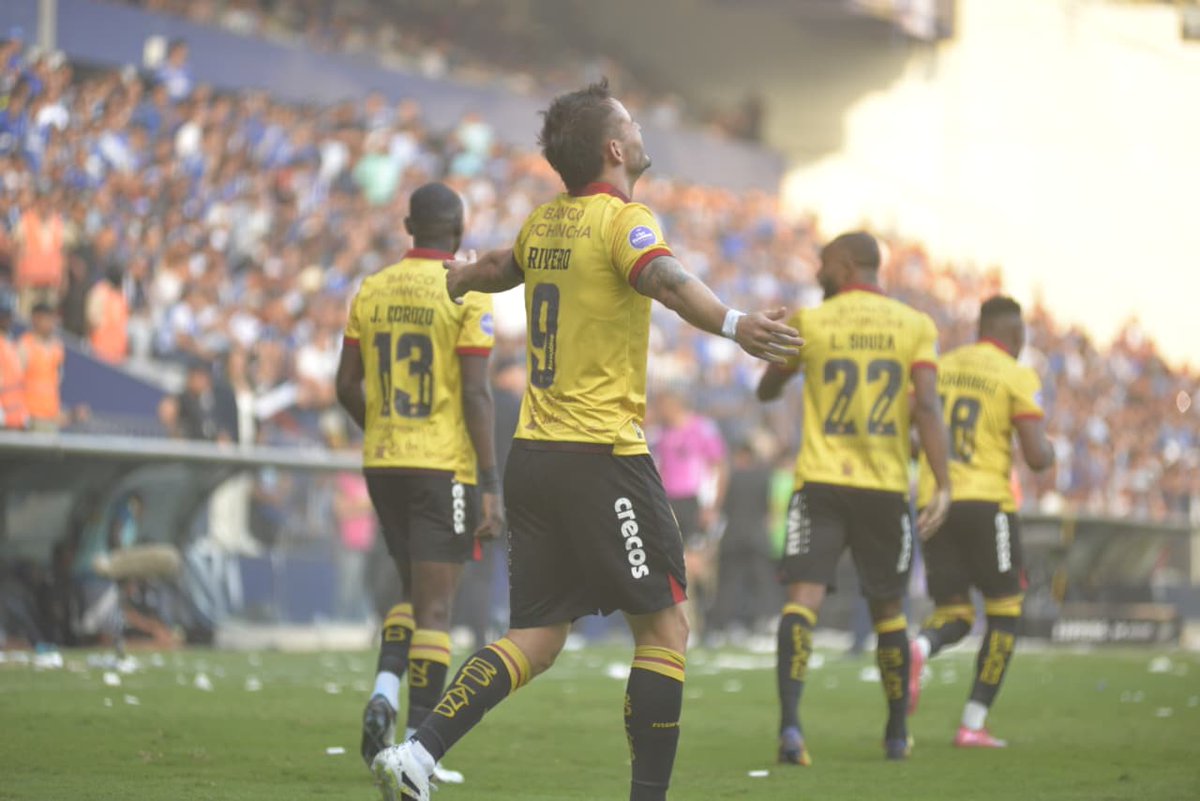 marcadorec's tweet photo. Barcelona SC logra su victoria más abultada ante Emelec en el George Capwell por campeonato ecuatoriano 🟡🏆

➡️ https://t.co/mFphA4BZjP https://t.co/BOV7OZADxE
