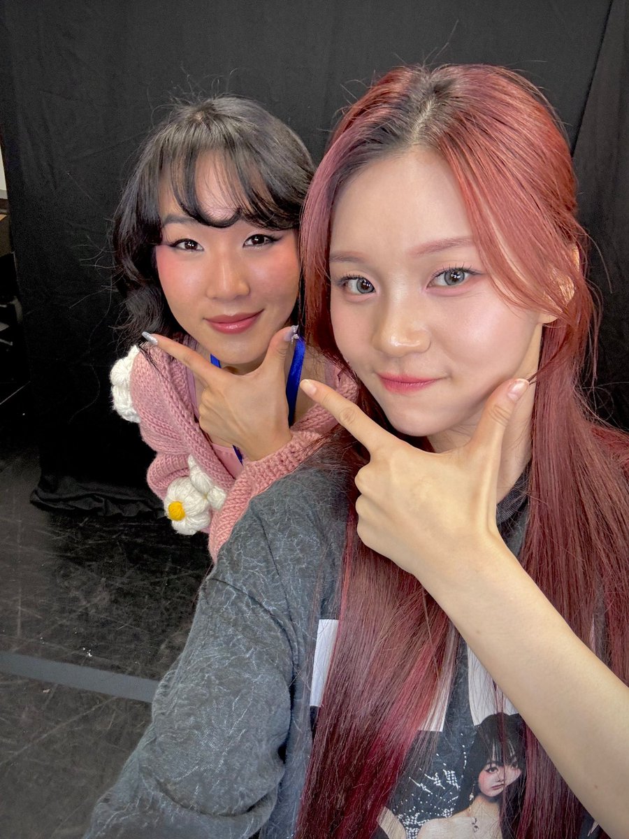 Lisa 🩷💜💙 tweet media