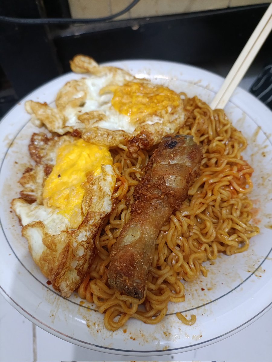 2 indomie, 2 eggs and 1 lil' drum stik. 
You think i'm crazy? It's indomie bitch! 
More calories more fun! 
#indomie #lunch #healthyfoodsucks