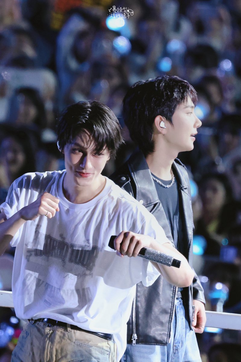 Junhui ? HuFeng ? 😆🥊🥊