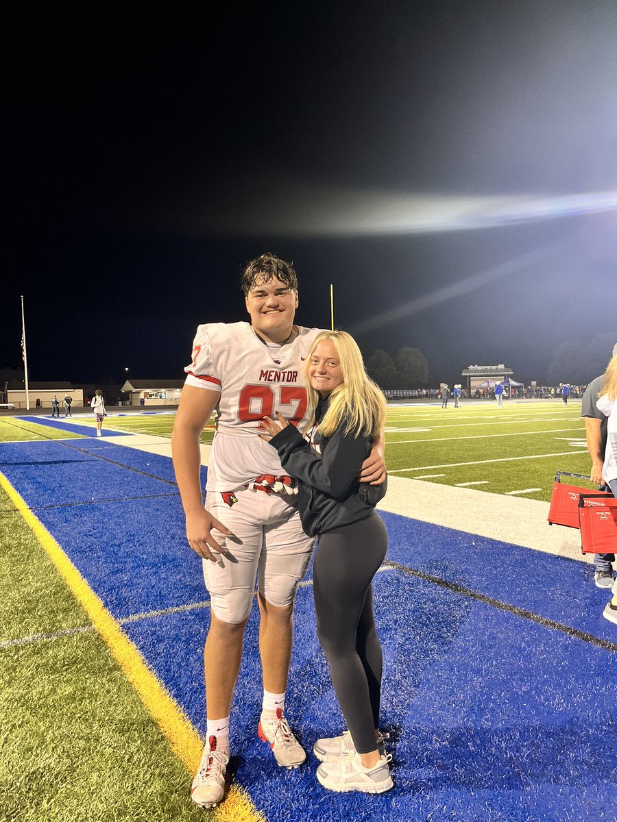 KenH1900's tweet image. @Kennyhamiltonjr is lucky to have a supportive girlfriend that loves football. @juliayoung1113