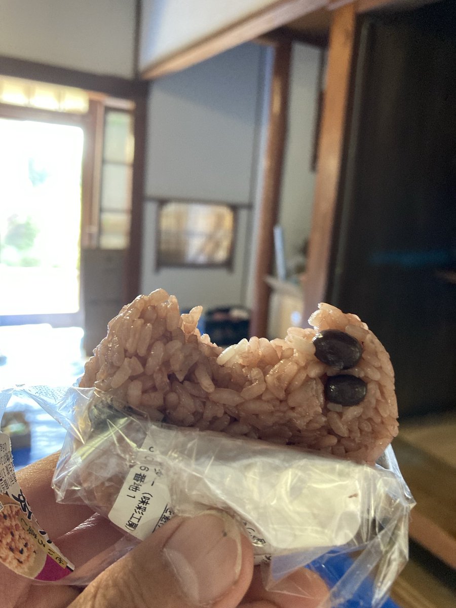 お赤飯だいすき。ひとり早々にめし😑