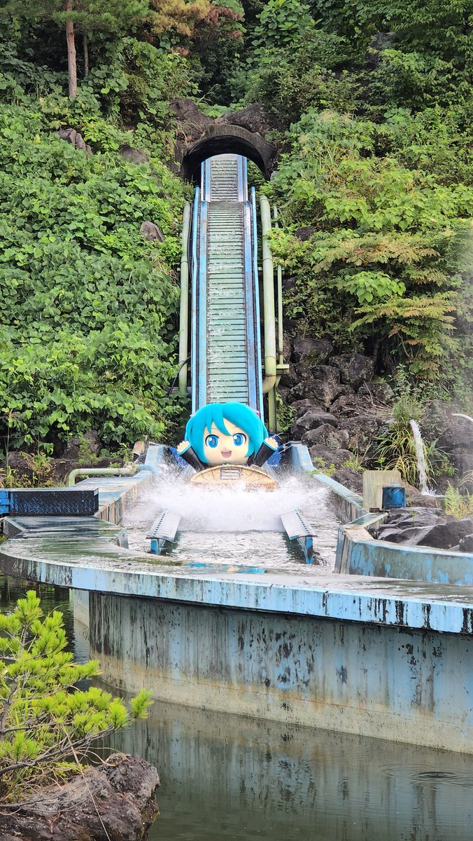 雑コラにしか見えない