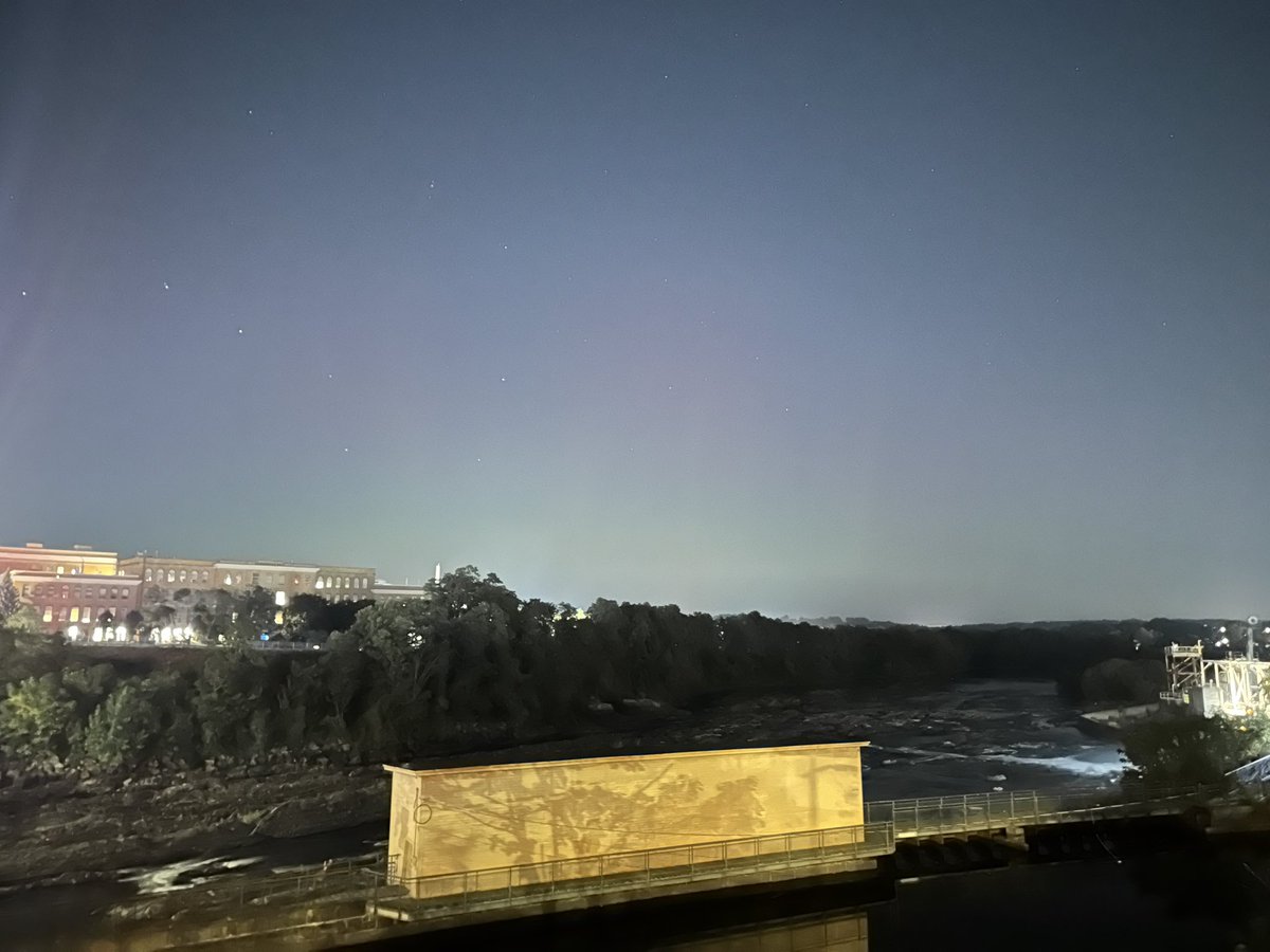 Nicholas Hurter (@nickhwx) on Twitter photo <a href="/WX1BOX/">SNE Amateur Radio Skywarn</a> Faint auroral pillars in Lowell, MA during a substorm around 10:40pm. #aurora #northernlights #wxtwitter <a href="/WX1BOX/">SNE Amateur Radio Skywarn</a> Faint auroral pillars in Lowell, MA during a substorm around 10:40pm. #aurora #northernlights #wxtwitter