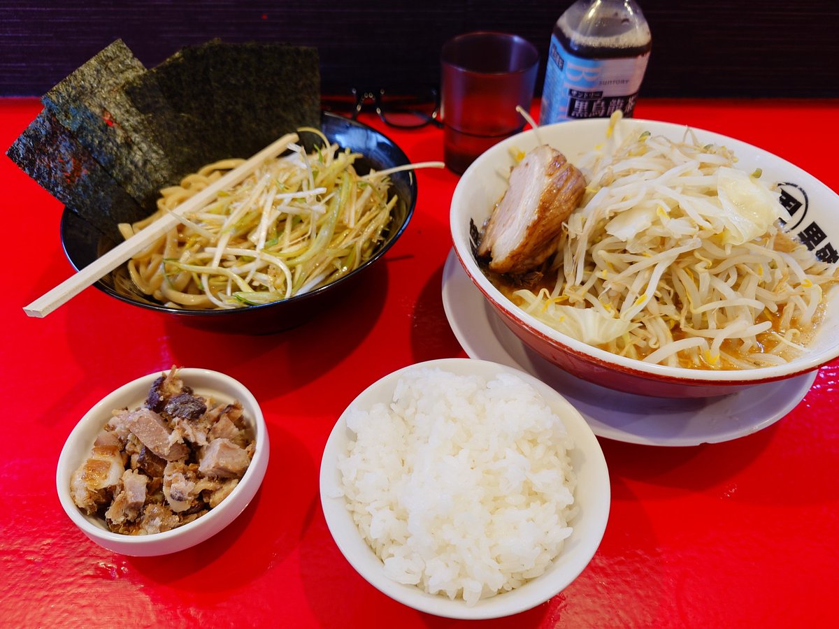 二日前の土曜日。

ランチ男盛。
味噌つけ麺
麺200g　はしぶたコロチャー
味ネギ　ライス

すっごいボリューム！！

前日の野毛から、とてもラーメン食べたくたなって‥！
美味しくいただきました！