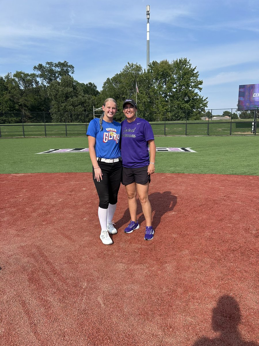 PreslieWilkins's tweet photo. Thank you @UCASoftball for hosting an amazing camp! I enjoyed myself today and I can’t wait to be back 💜
@CoachLucas_ @coachapjackson https://t.co/10boZt24N0
