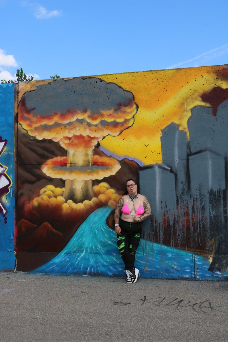 HQuink69's tweet photo. Boom bish! 😁💥 #art #hotbitch #graffiti https://t.co/5nZ9hzQW8J