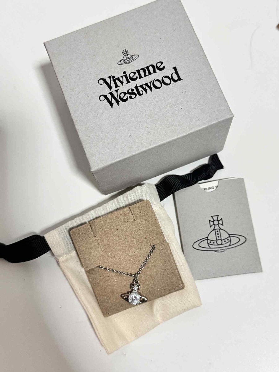 ccgtiop's tweet photo. ส่งต่อ สร้อย vivienne westwood (Reina pendant) 💎
อุปกรณ์ : กล่อง การ์ด ถุงผ้า 
5,000 from 6,890 
พร้อมโอนลดได้ค่ะ หรือ อยากดูรูปเพิ่มเติม dm ได้เลยค้าบ
#viviennewestwoodthailand #viviennewestwoodพร้อมส่ง #vivien #ส่งต่อเครื่องประดับ https://t.co/1BGNJXaTmy