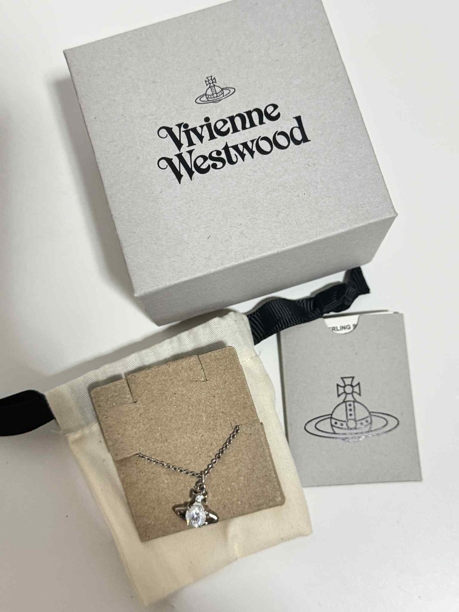 ccgtiop's tweet photo. ส่งต่อ สร้อย vivienne westwood (Reina pendant) 💎
อุปกรณ์ : กล่อง การ์ด ถุงผ้า 
5,000 from 6,890 
พร้อมโอนลดได้ค่ะ หรือ อยากดูรูปเพิ่มเติม dm ได้เลยค้าบ
#viviennewestwoodthailand #viviennewestwoodพร้อมส่ง #vivien #ส่งต่อเครื่องประดับ https://t.co/1BGNJXaTmy