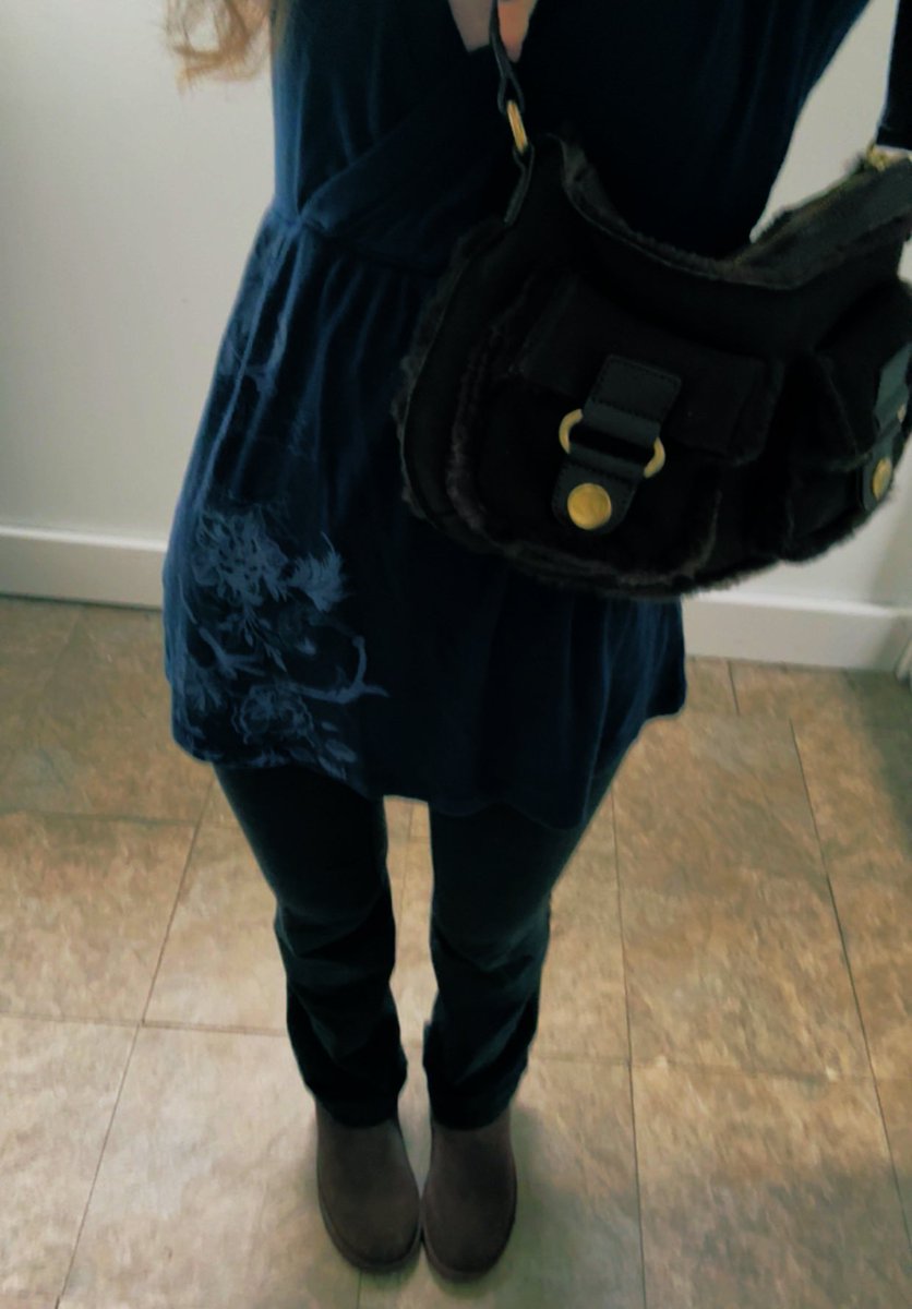 voidcaos's tweet image. it isssss autumnnnnn!! 
cute fall fits, uggs, matching purse 😋😋
yayayaya