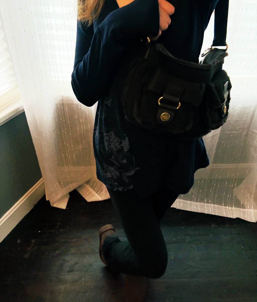 voidcaos's tweet image. it isssss autumnnnnn!! 
cute fall fits, uggs, matching purse 😋😋
yayayaya