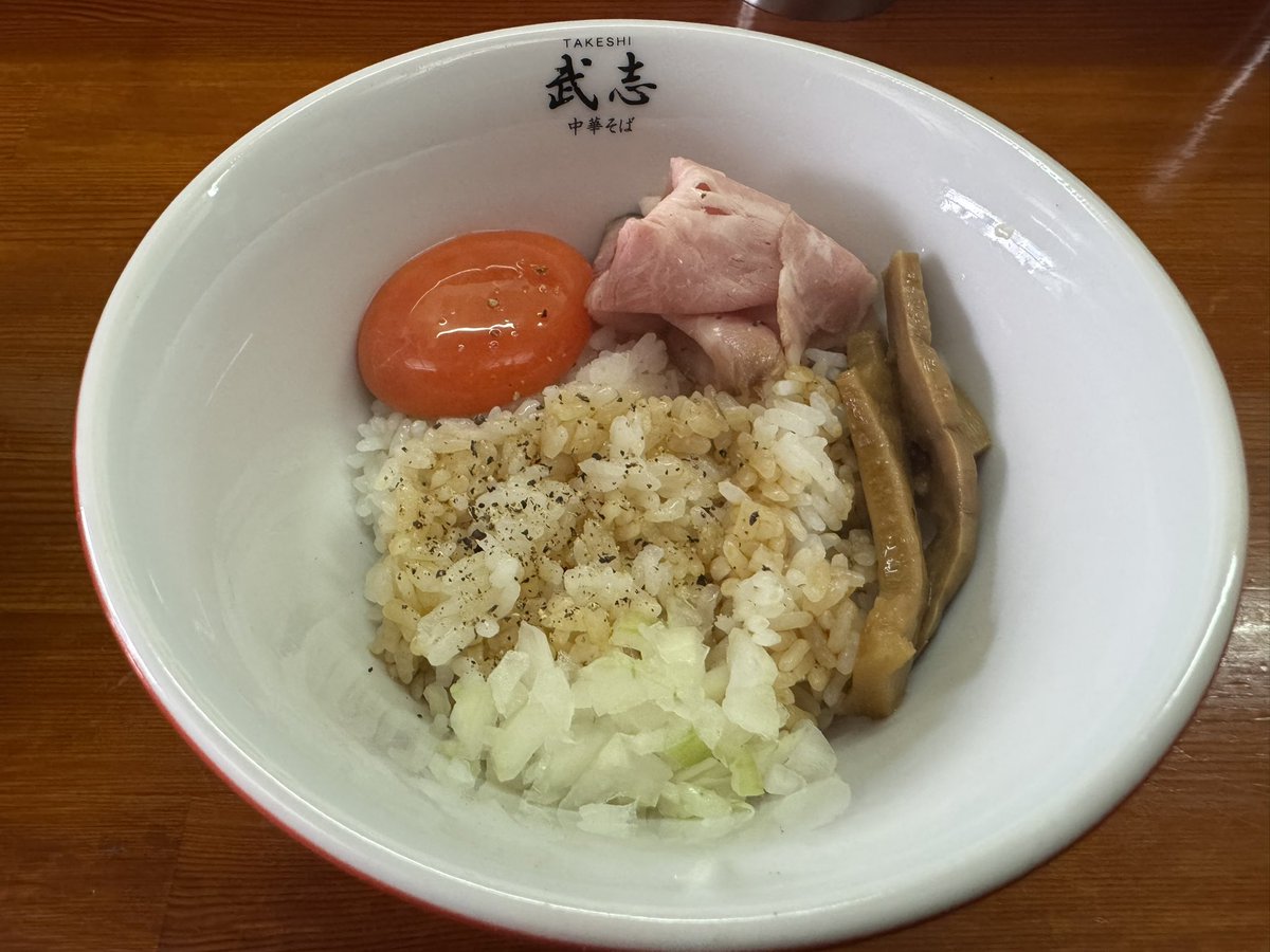 飯塚の「武志」へ
特製手打塩＆鶏油ごはんDX✨ (*´༥`*)ﾊﾞﾘｳﾏ♪