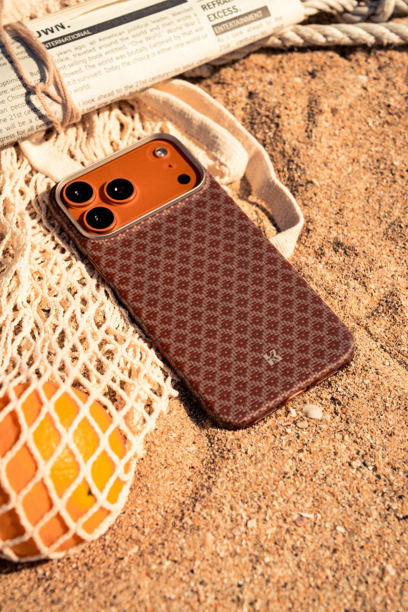 Benks_Official's tweet photo. Love it or hate it—iPhone 17 Pro Orange is making waves. 🍊

Paired with our ArmorGrid case… it’s bold on bold. Would you rock it?

🔗 | https://t.co/GTWUKqnSti

#benks #appleevent #iphone17promax #iPhone17Pro #iPhone17Air #iphone17case #iphone17camera https://t.co/YW52neRytE