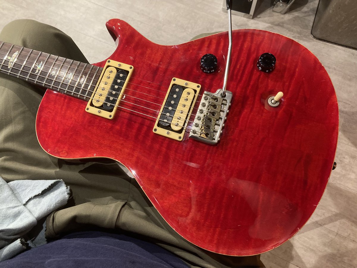 今大体40万くらいで市場に出てるけど28万くらいでいかがでしょ？2007年製のPRS Singlecut Tremです
イーグルタグ以外の付属品は全部ありますぞ
良いギターですが全然使ってなくて放置気味なので欲しい人いればぜひ〜

 #機材売ります
 #ギター売ります
