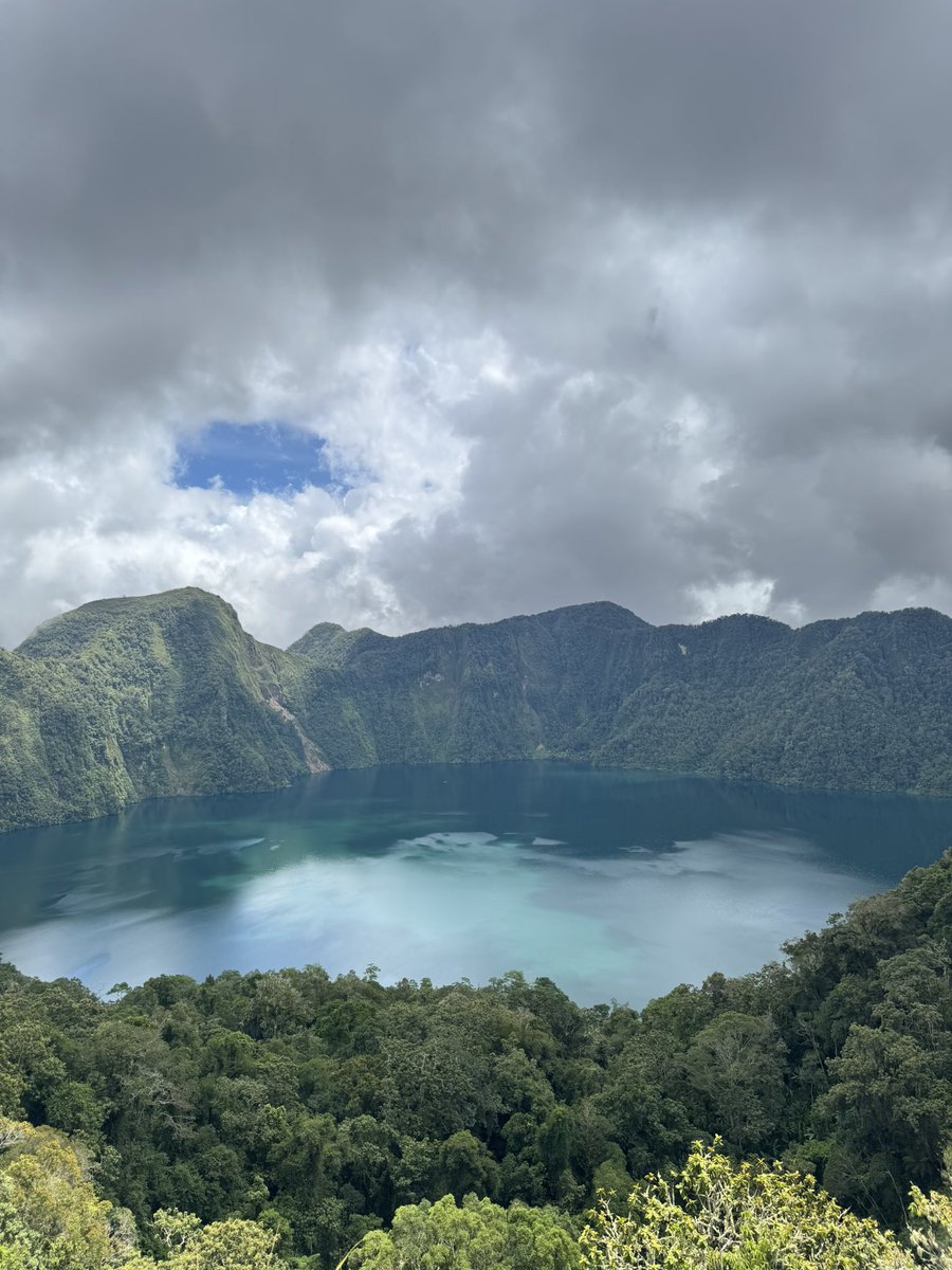 http_jshprg's tweet photo. The Crown Jewel of the South — Lake Holon ⛰️ https://t.co/cwICertkgS