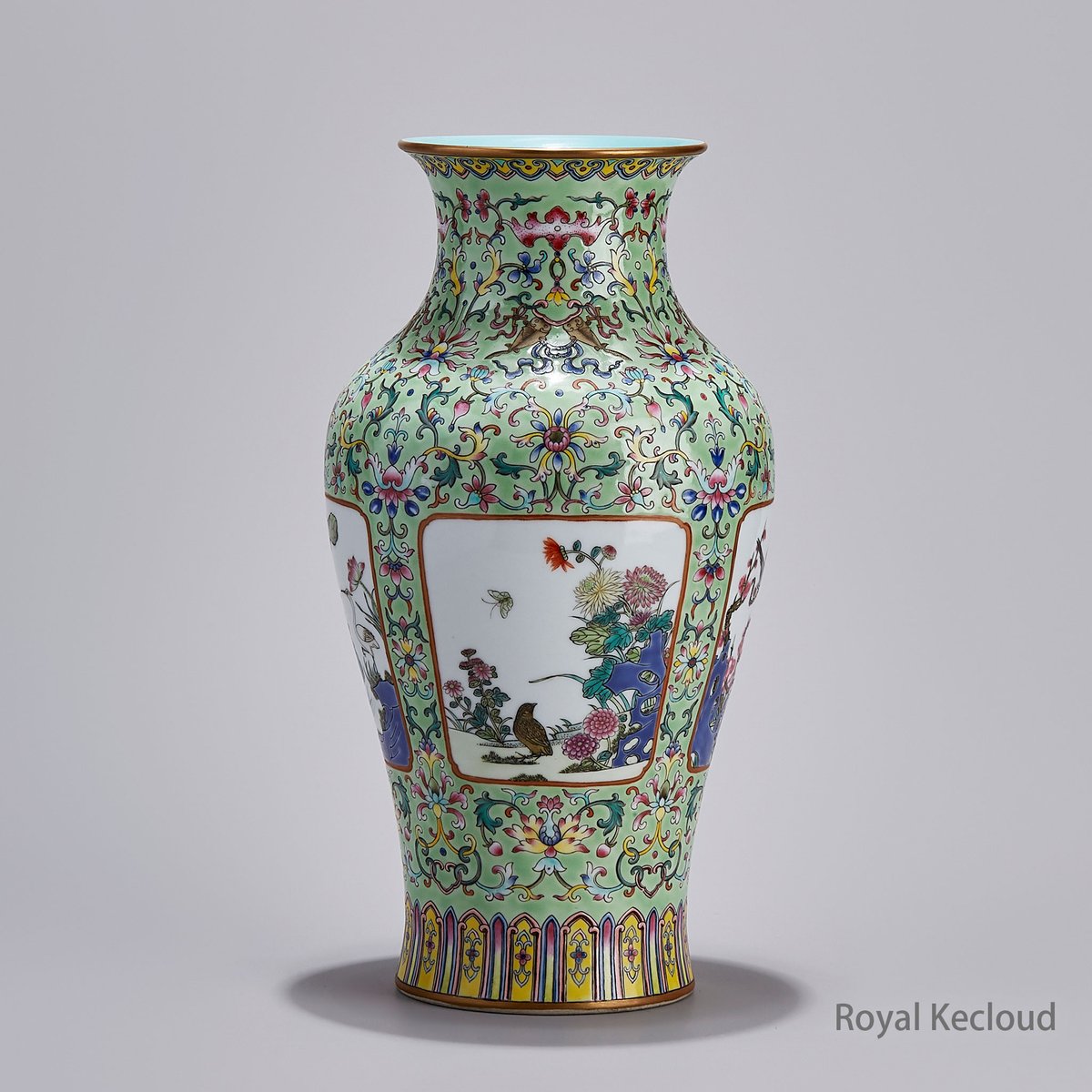 Royal_Kecloud's tweet photo. Famille Rose Green-Ground Porcelian Vase, Qianlong emperor, Qing Dynasty, nearly 300 years ago. Hundreds of engineering process, painted with natural colorful minerals, and fired up to 1280°C in kiln. This beautiful royal porcelain may be kept forever like a diamond. https://t.co/V0B2EnCX8Y