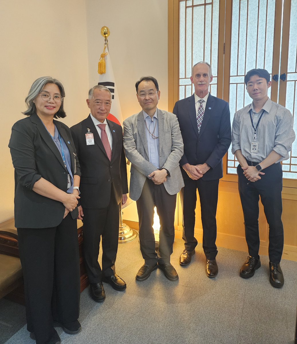 Jerome Kim (@drjeromekim1) on Twitter photo Honored to meet with DG Jonghan Park and colleagues at <a href="/mofa_kr/">대한민국 외교부 MOFA_KR</a>. We discussed new initiatives to strengthen vaccine and medicine R&D—building on Korea’s leadership in global health. IVI looks forward to working toward these goals together. Honored to meet with DG Jonghan Park and colleagues at <a href="/mofa_kr/">대한민국 외교부 MOFA_KR</a>. We discussed new initiatives to strengthen vaccine and medicine R&D—building on Korea’s leadership in global health. IVI looks forward to working toward these goals together.