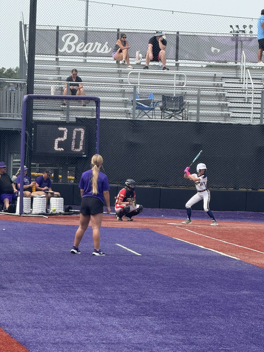 Had a good time spending the day with this great coaching staff and players. I loved the facilities and really looking forward to watching them play this season. Thank you <a href="/UCASoftball/">UCA Softball</a> <a href="/CoachLucas_/">Coach Lucas</a> <a href="/trin_1223/">Trinity Schlotterbeck</a> <a href="/coachapjackson/">Aaron Jackson</a>
