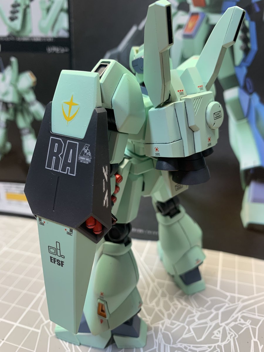 HGジェガン完成。首と胴体を少し延長してS字立ちできるように改修。が、完成してからあーすりゃ良かったこーすりゃ良かったと...やっぱ仮組と追加スジ彫の下書きの大事さを感じたなぁ〜。次の教訓としよう。
#ガンプラのある生活 
#ガンプラ好きと繋がりたい