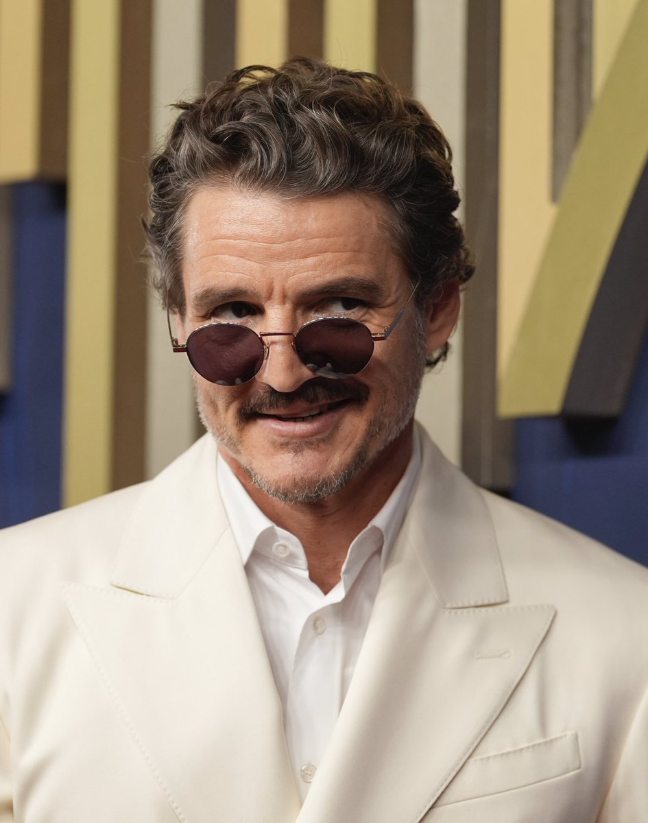 That smirk 🫠 Pedro calm down!