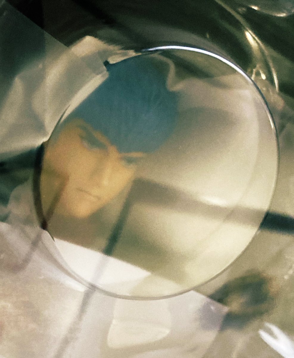 連休にサンプル届いてました、ご手配ありがとうございます！パッケージ、顔しか見えないのでラストのアレを思い出しました。一人足らないけど。