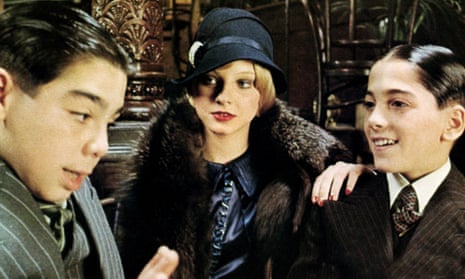 NathanFrancis__'s tweet photo. Velma: You ever seen a broad carry a torch so high?
Tallulah: Yeah, the Statue of Liberty.
🎞 #OTD in #Film #History 15 Sept 1976, #AlanParker's gangster kids musical comedy "Bugsy Malone," starring #ScottBaio, #FlorrieDugger, #JodieFoster, and #JohnCassisi, premiered in NY. https://t.co/BwdQ1sXRSw