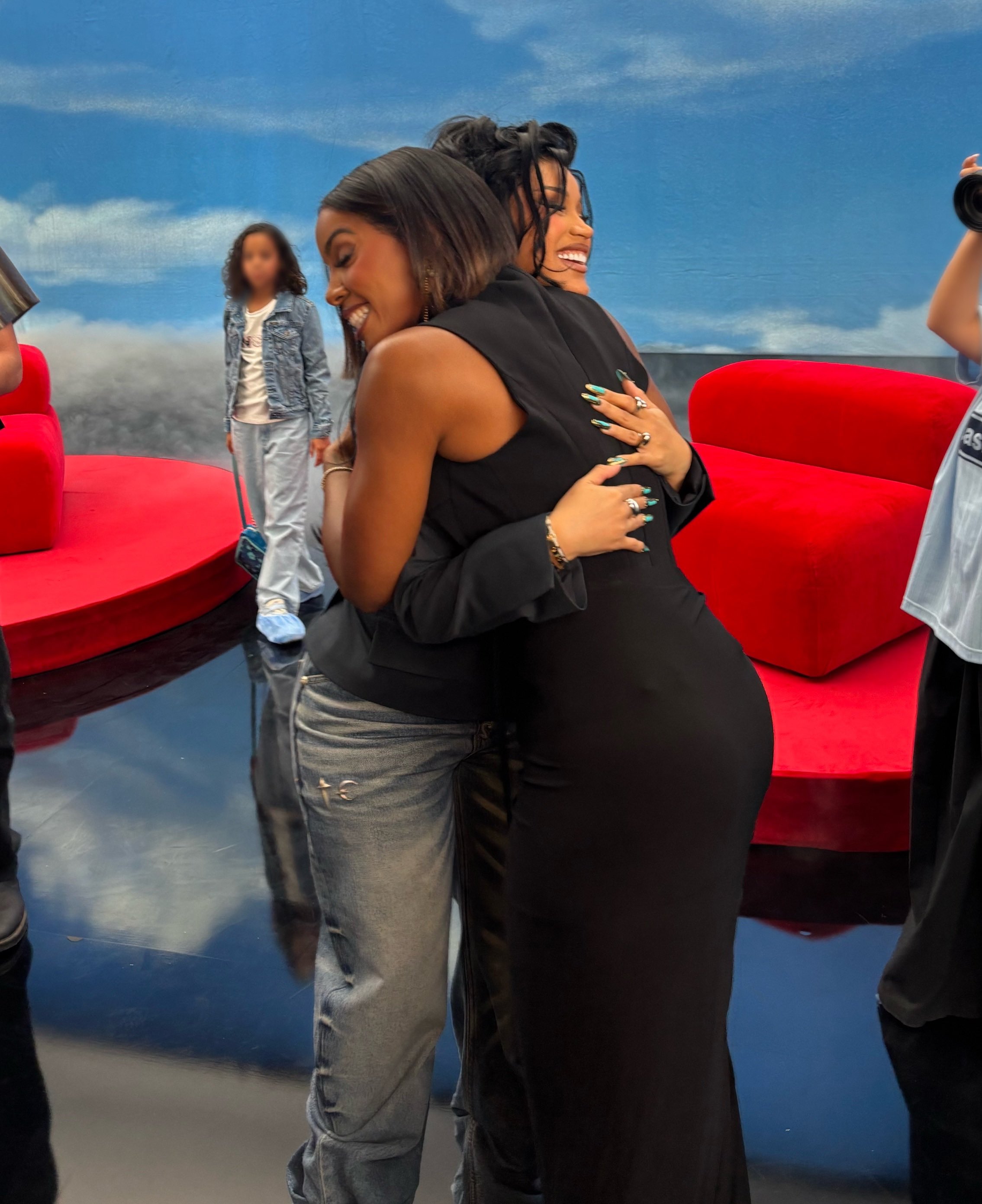 G02BmteWYAAyBta?format=jpg&name=4096x4096 Cardi B Opens Up To Kelly Rowland About Supporting Female Artists Who Betrayed Her And Slept With Her Man