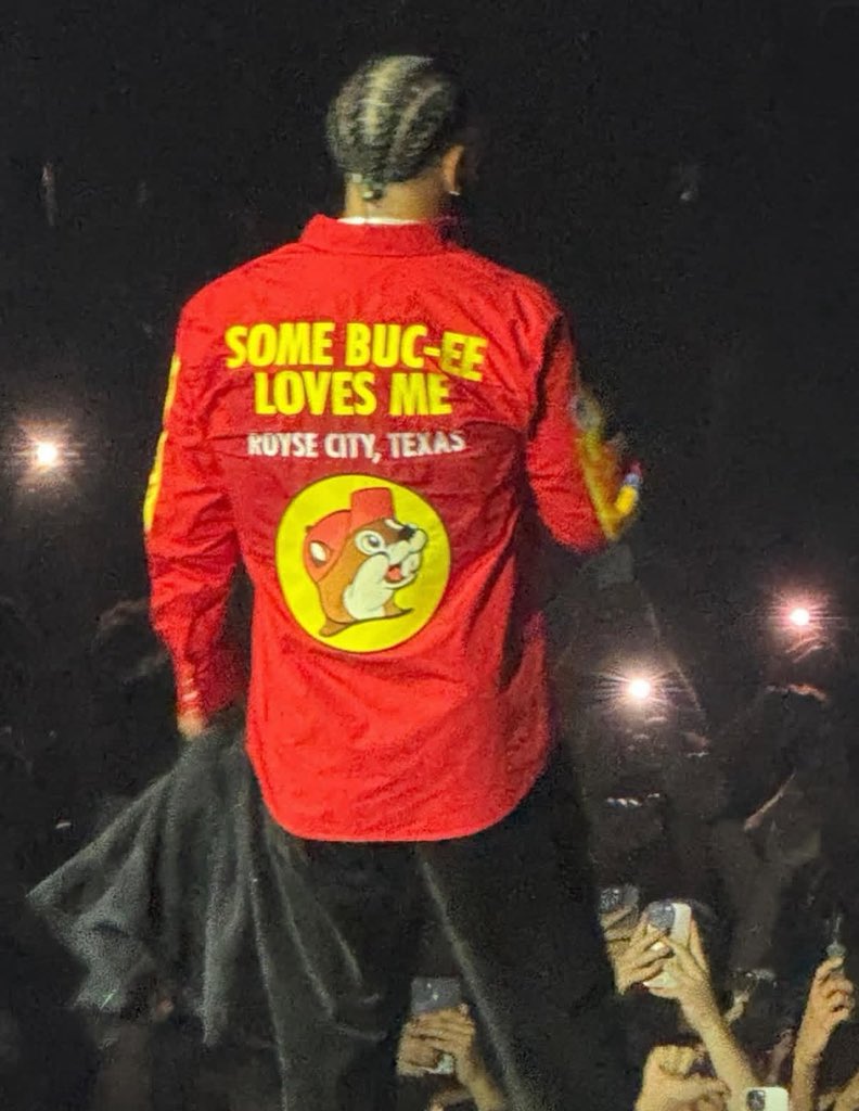 DrakeDirect_'s tweet image. Drake’s custom @bucees tour jacket 😂