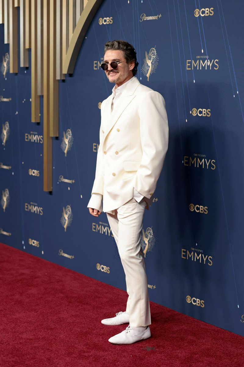 Pedro Pascal Photos tweet media