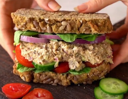 You Won't Believe How Good This Vegan Chickpea "Tuna" Salad Is
Full Recipe: durl.ca/jO0iM
