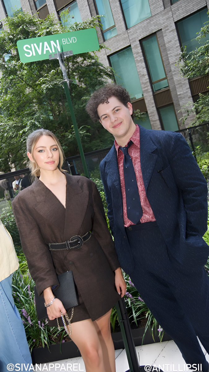 drrbrasil's tweet photo. 🧥 Danielle Rose Russell ao lado do criador da Sivan Apparel. https://t.co/NEKRLgrkaq