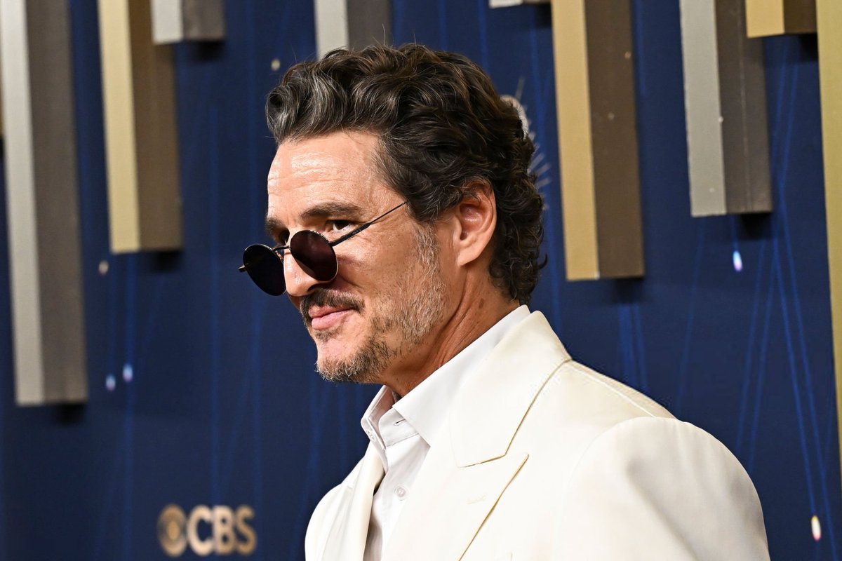 Pedro Pascal Photos tweet media