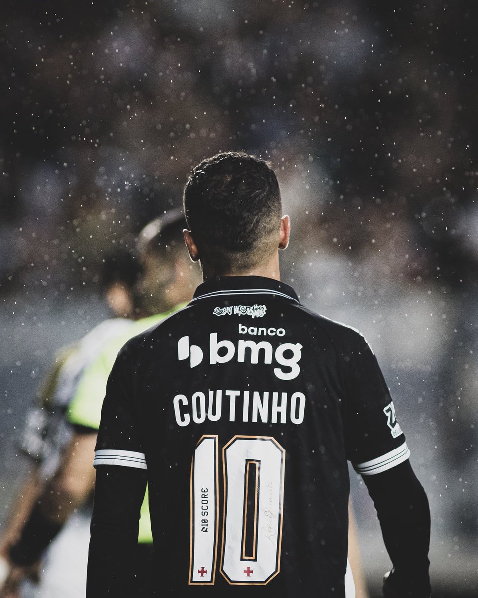 newscolina's tweet photo. ELE É PICAAAAAAAAAAA! GOOOOOOOOOOOOOOOOOOL DO VASCOOOOO! PHILIPPE COUTINHO, O MÁGICO! ELE MARCA NO SEU 100° JOGO COM A CAMISA DO VASCO DA GAMA, EM SÃO JANUÁRIO, A SUA CASA! 🪄 https://t.co/LJCTEUt2MU