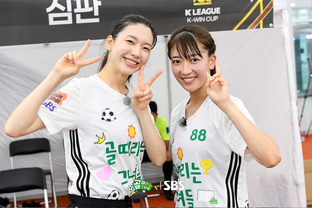 SBSNOW's tweet image. K리그 K-WIN CUP 컵에 출전한 팀 골때녀🏆
팀 골때녀의 결과는 10월 중 방송에서 확인하세요🙌

SBS &amp;lt;골 때리는 그녀들&amp;gt;
☞ [수] 밤 9시

#SBS수요예능 #골때리는그녀들
#ShootingStars #골때녀
#GIFA #GIFACUP #여자축구
#K리그KWINCUP #KWINCUP #퀸컵