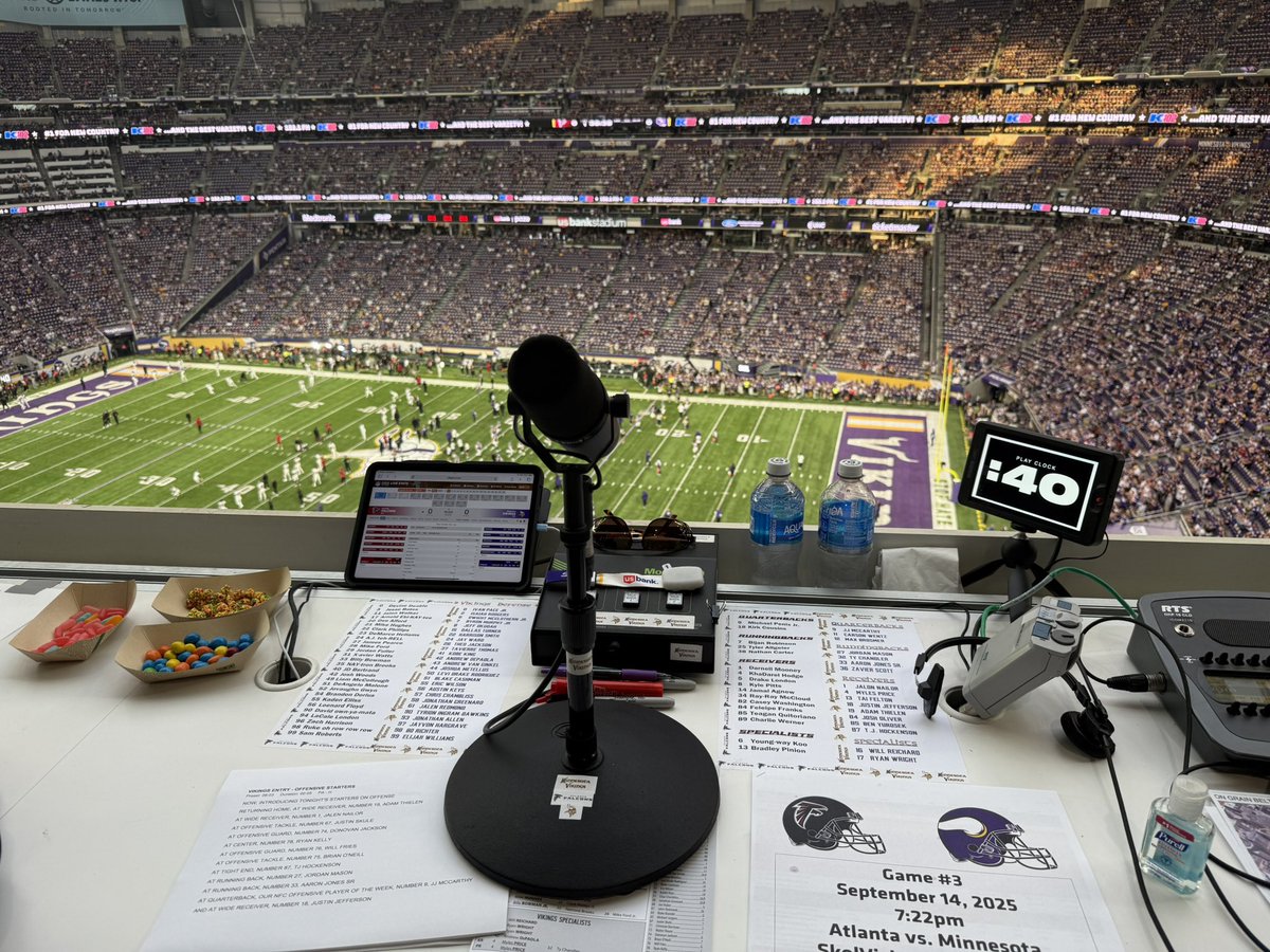 We are 30 minutes away from ShowTime! The most juice I’ve ever felt pre-kickoff <a href="/usbankstadium/">U.S. Bank Stadium</a>  #WelcomeHome19
1st at home for <a href="/jjmccarthy09/">J.J. McCarthy</a> and then there’s <a href="/JJettas2/">JJETS✈️</a> #SKOL <a href="/Vikings/">Minnesota Vikings</a>