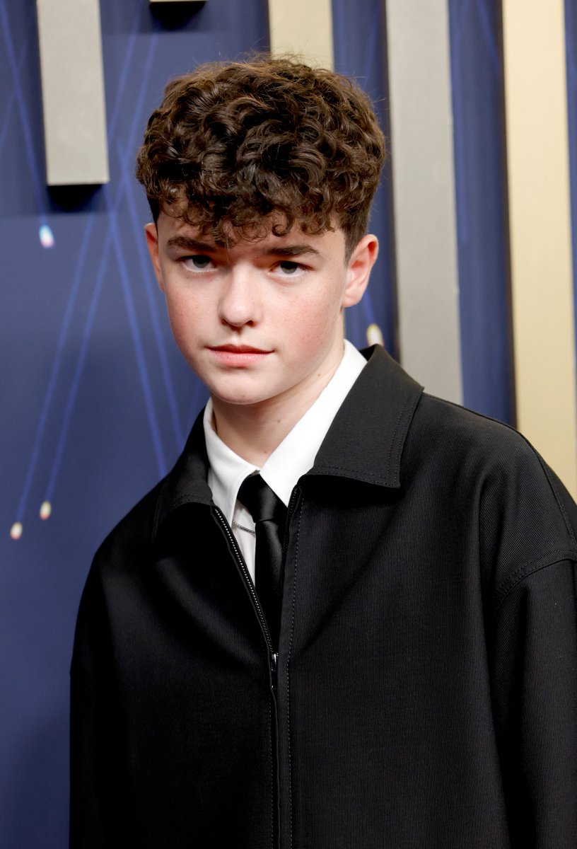 Owen Cooper, nominated for his stunning performance in ADOLESCENCE, arrives to the 2025 #Emmys 

📸: getty
