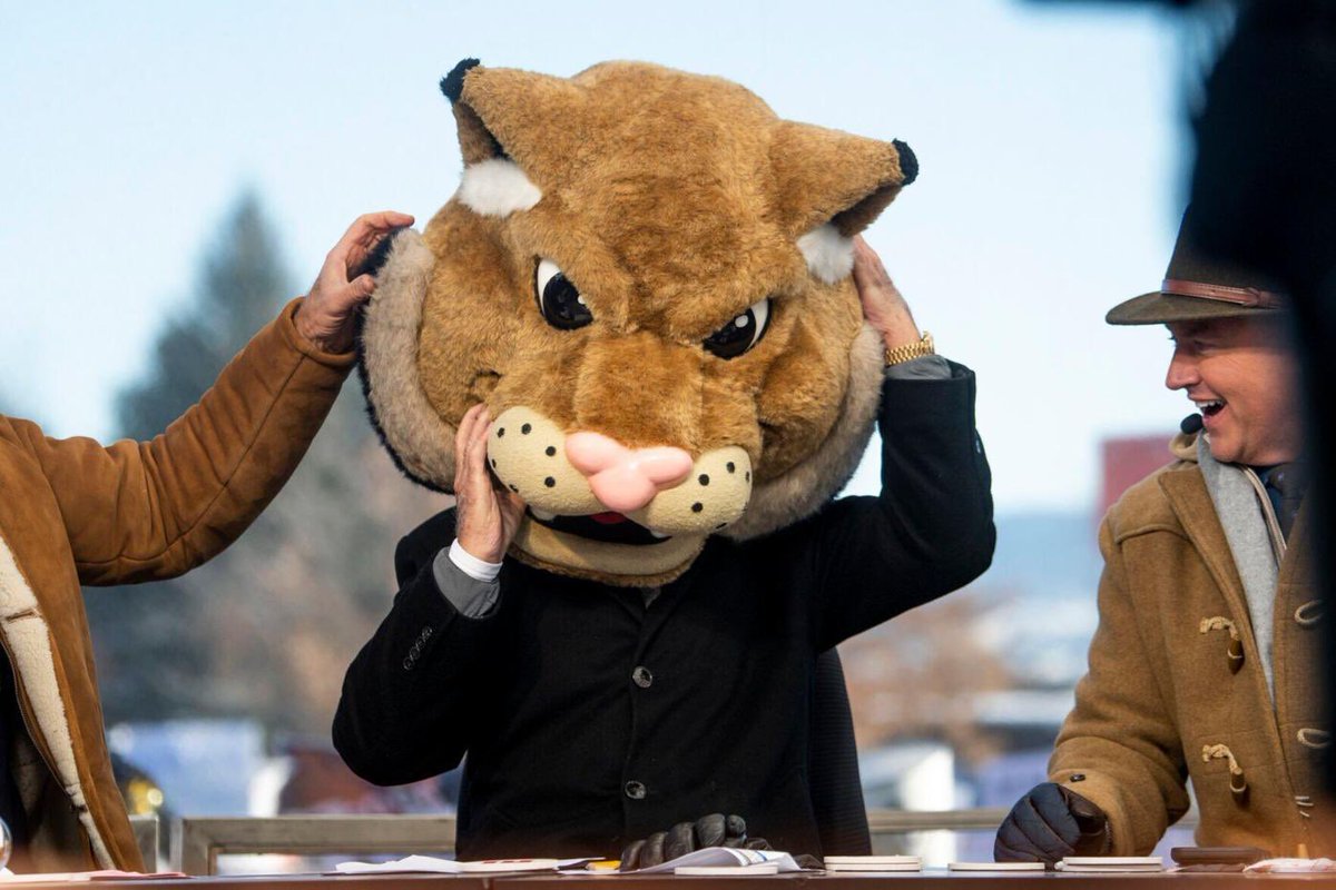 Excited to be in Bozeman for the game against Mercyhurst!!! 😼🌲#GoCatsGo 
<a href="/bvigen/">Brent Vigen</a> <a href="/CoachSmith59/">Matthew Smith</a> <a href="/C_Arbizzani/">Chandler Arbizzani</a>