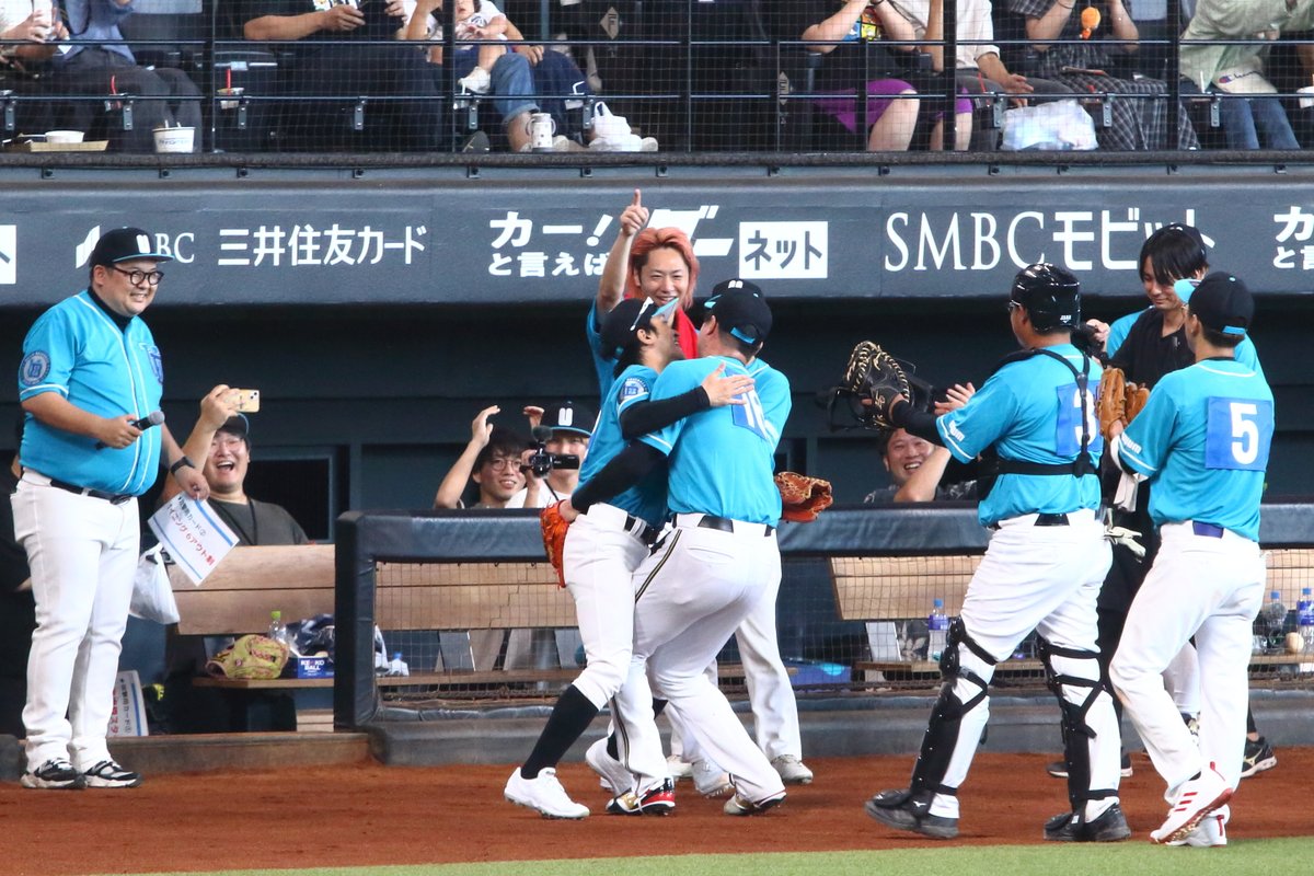 F Village Baseball Day ～ファイターズOB選抜 vs.UUUM野球部 夏のドリームマッチ～ 
2025/8/3  

ティモンディ高岸にファインプレーを抱っこで祝福されるとしみつ

#UUUM野球部 #lovefighters