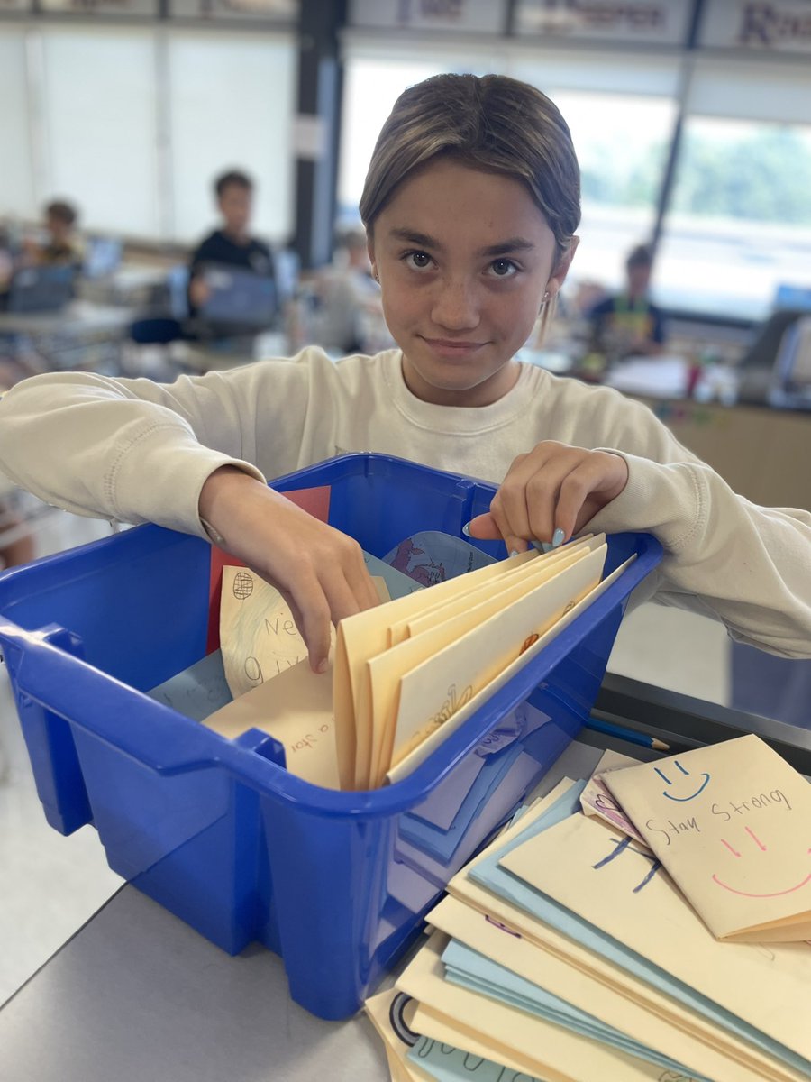 MrsCurryBMS's tweet photo. One good deed in honor of 9/11. Our 6th graders made cards for the organization Cards for Hospitalized Kids #911Day #onegooddeed @BernerChiefs https://t.co/N4CBv5eKdV